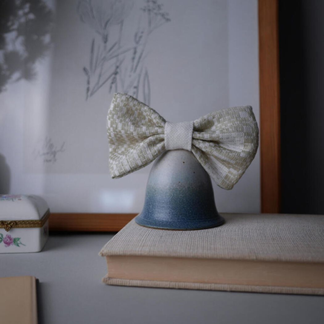 Enkel Blå Keramikklokke med Sløjfe 1