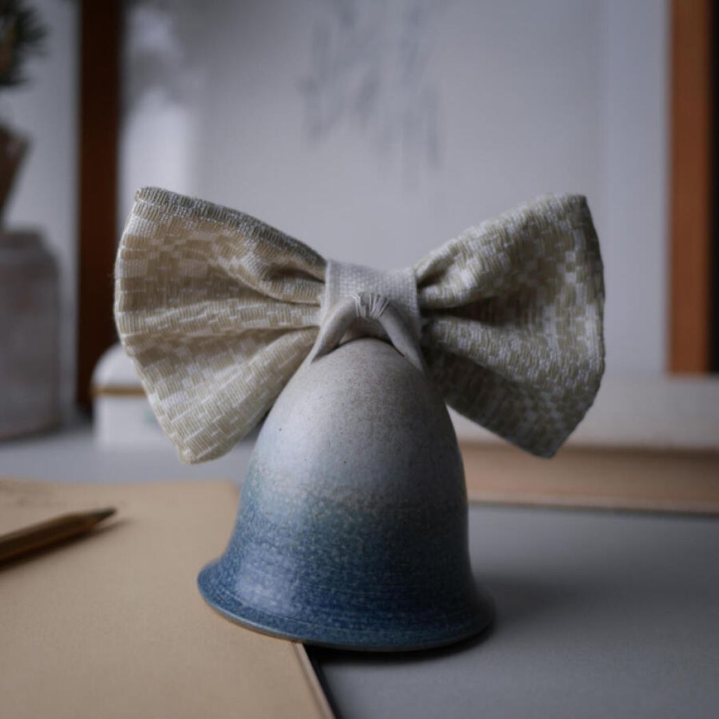 Enkel Blå Keramikklokke med Sløjfe 5