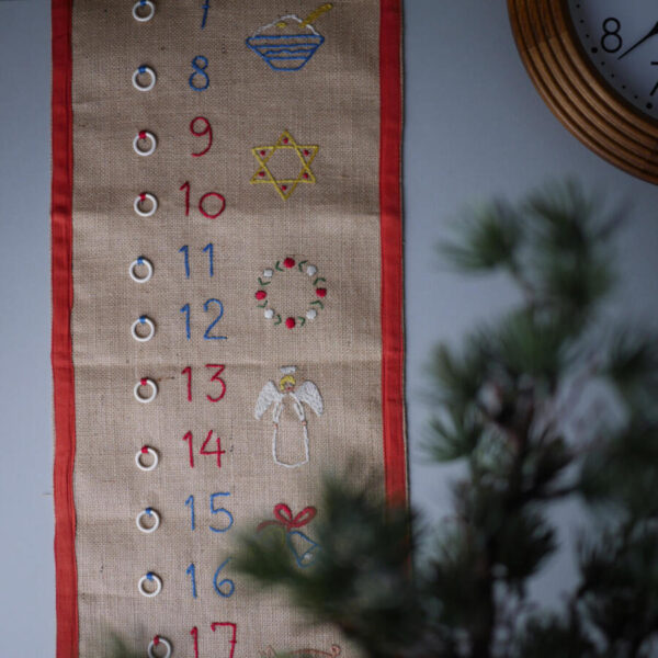 Håndbroderet Pakkekalender til Jul