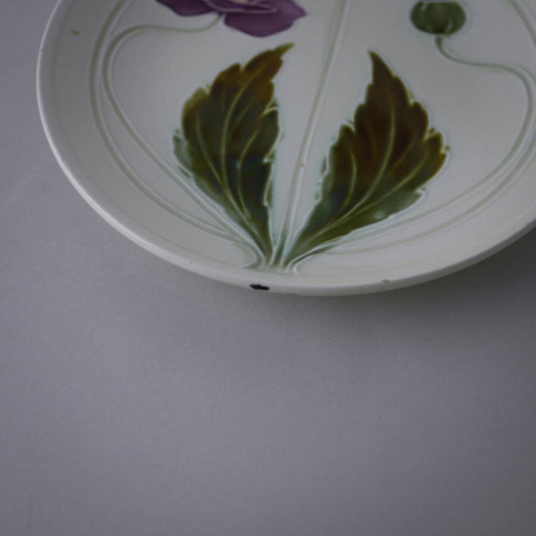 Mintfarvet Platte med Lilla Blomster 62