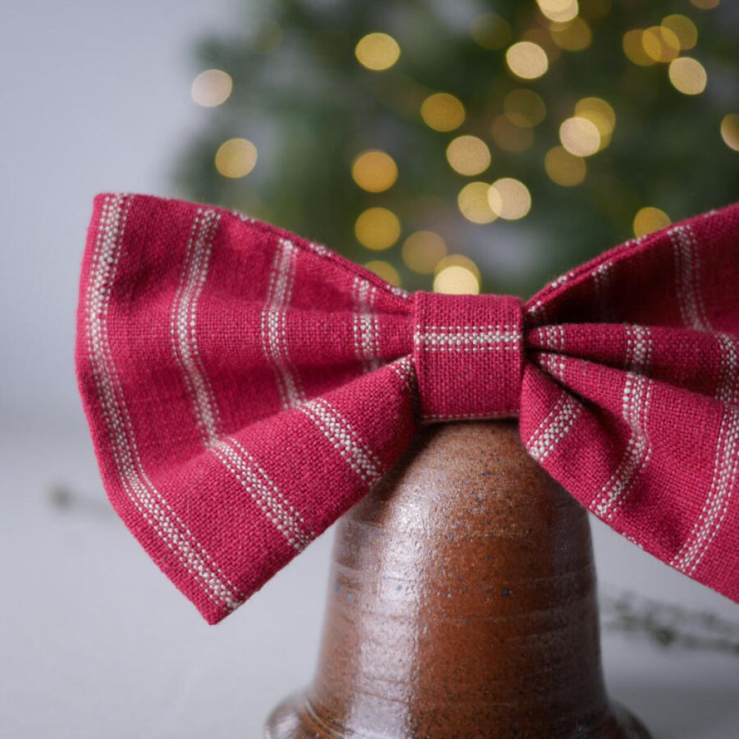 Brun Keramikklokke med Rødstribet Sløjfe 1