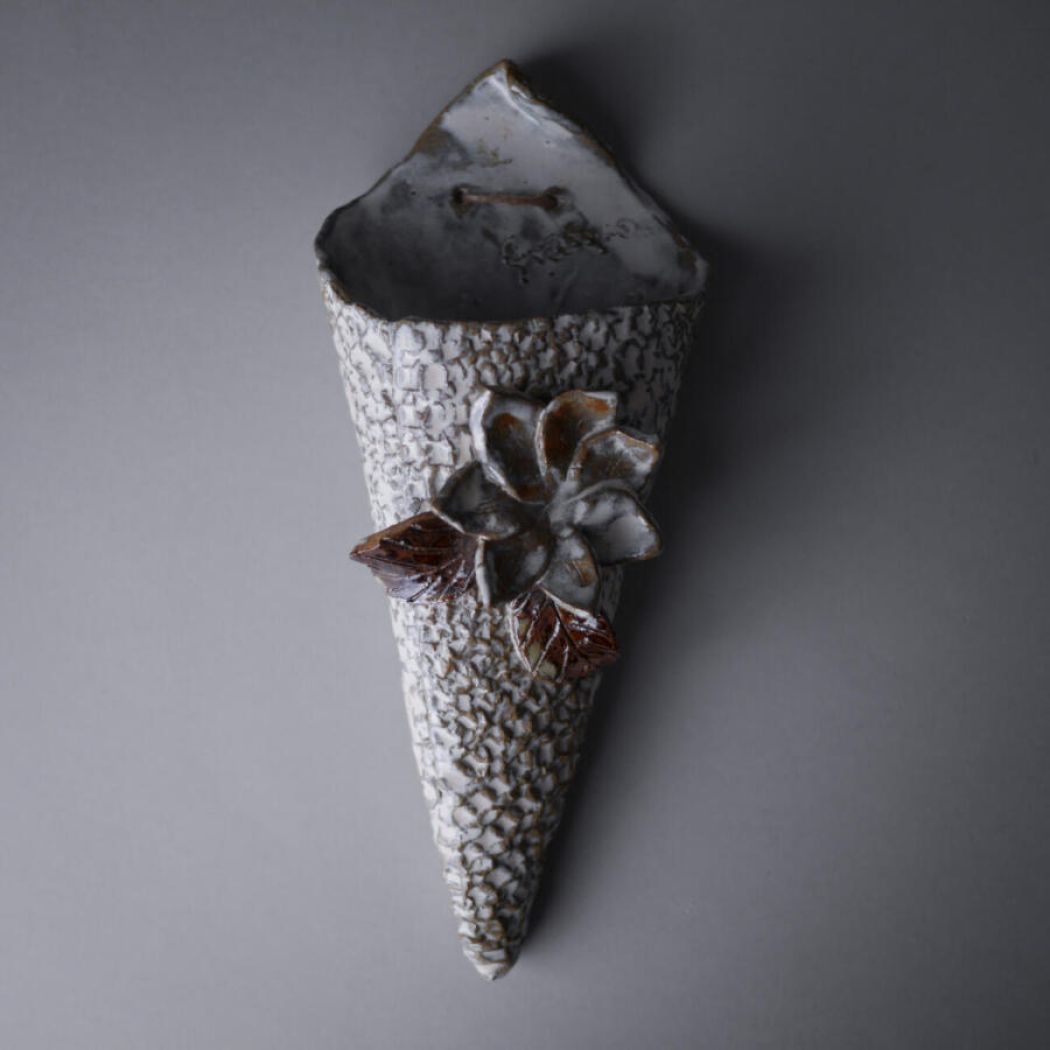 Beige Keramik Kræmmerhus med Blomst 8