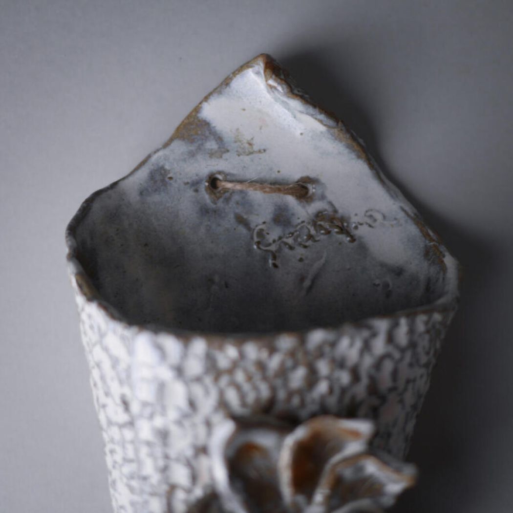 Beige Keramik Kræmmerhus med Blomst 11