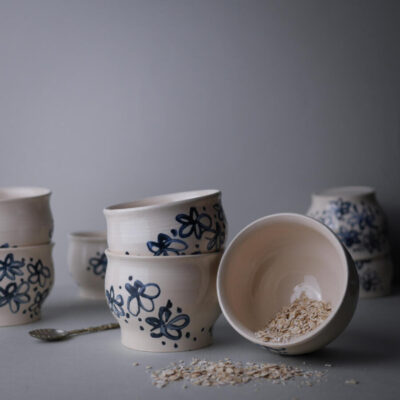 Hvide Keramikskåle med Blå Blomster, 4 stk.