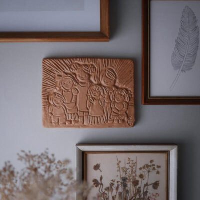 Familie Relief i Keramik