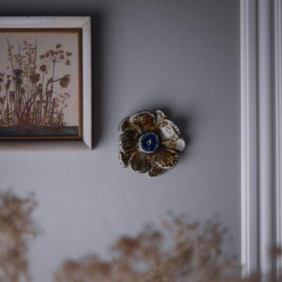 Lille Håndlavet Keramikblomst til Væggen