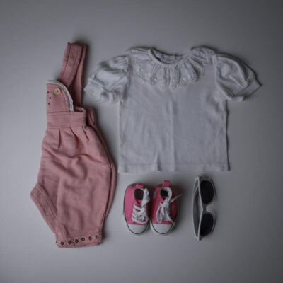 Hvid Vintage T-shirt med Blondekrave, Str. 68
