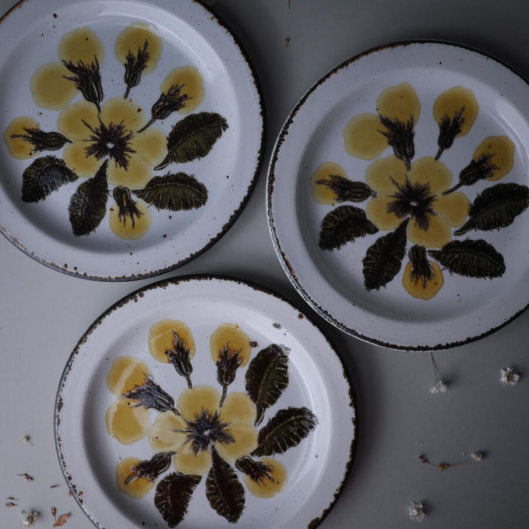 Rustikke Kagetallerkner med Gule Blomster, 3 stk. 1