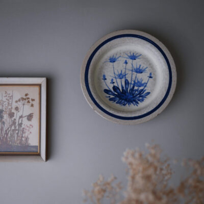 Dyb Vintage Platte med Blå Blomster