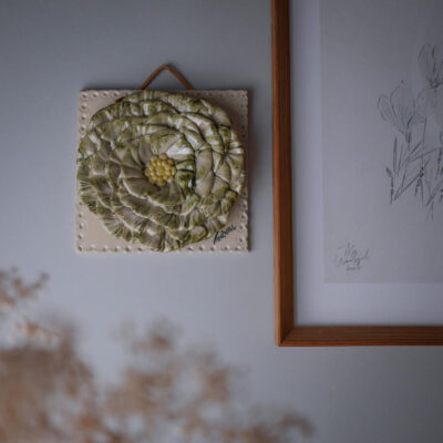 Stort Keramik relief med Blomst