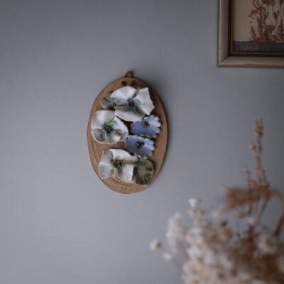 Ovalt Keramikrelief med Blomster