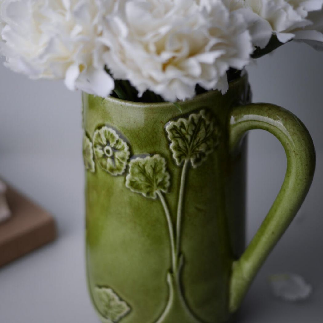 Grøn Vintagekande med Blomster 2