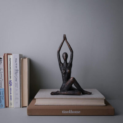 Kvindefigur med Bronzedetaljer