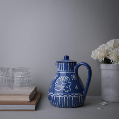 Lyseblå Tekande med Hvide Motiver