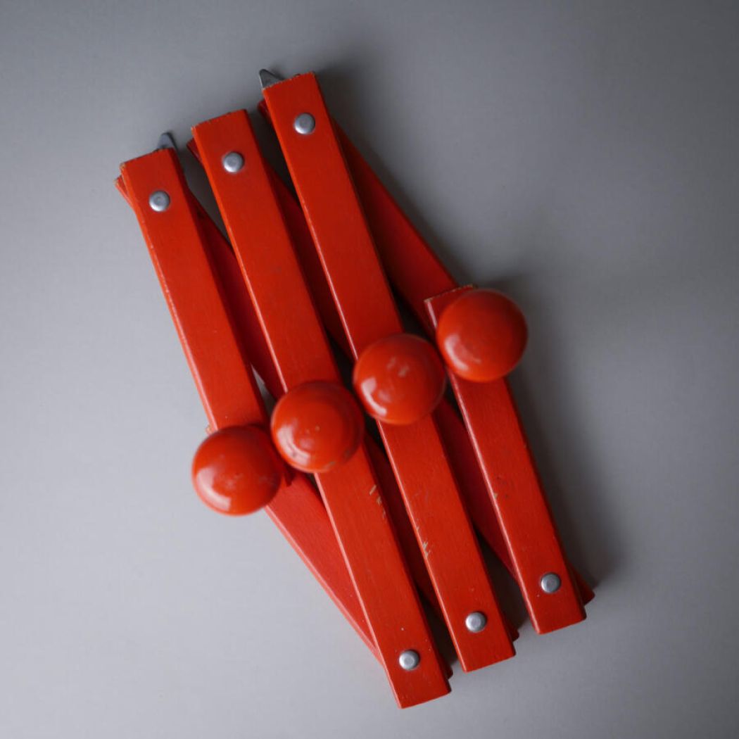Orange Retro Vægknage 1