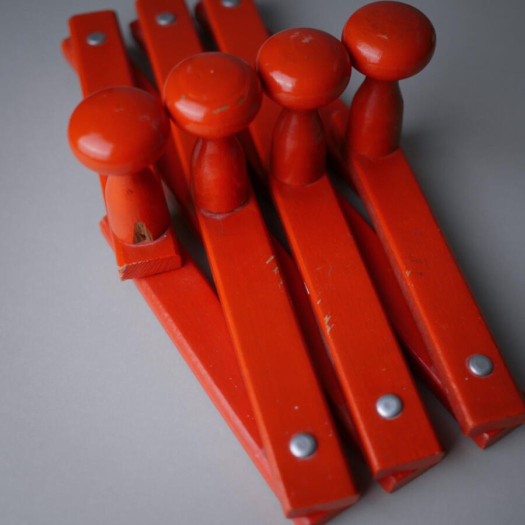 Orange Retro Vægknage 2
