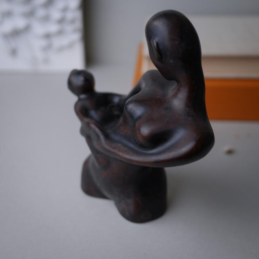 Lille Sort og Brun Kvindefigur 4
