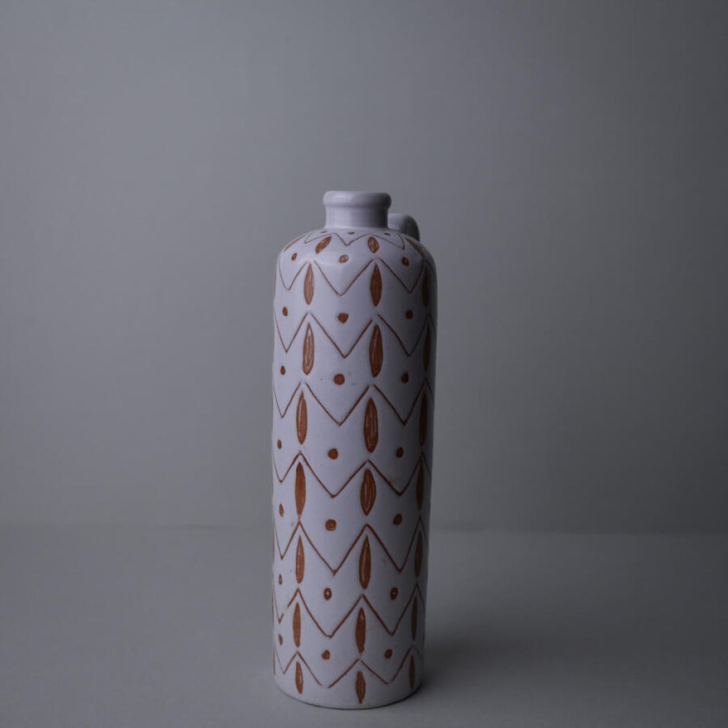 Slank Vase med Brune Dekorationer 3