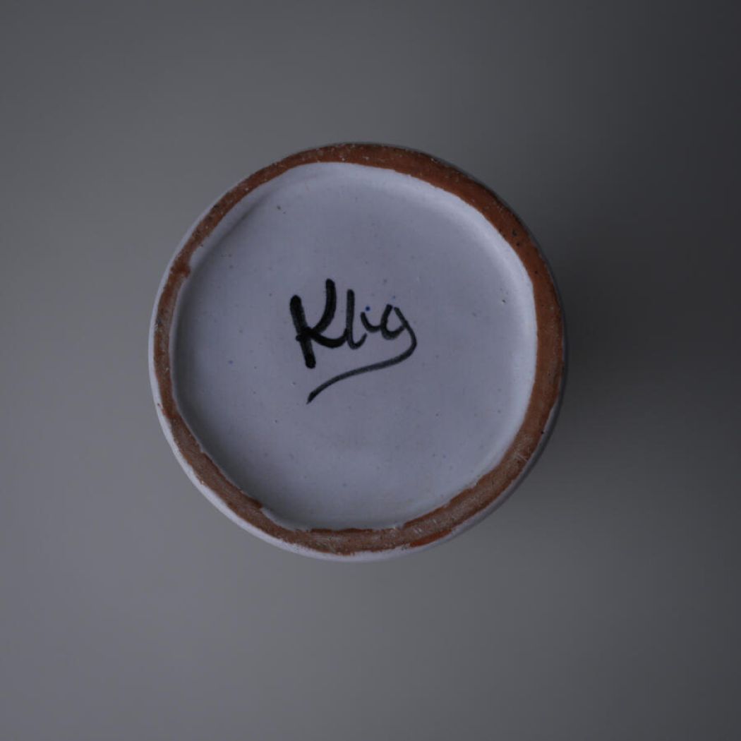 Slank Vase med Brune Dekorationer 6