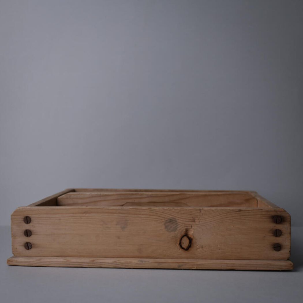 Lys Træbakke med to Rum 7