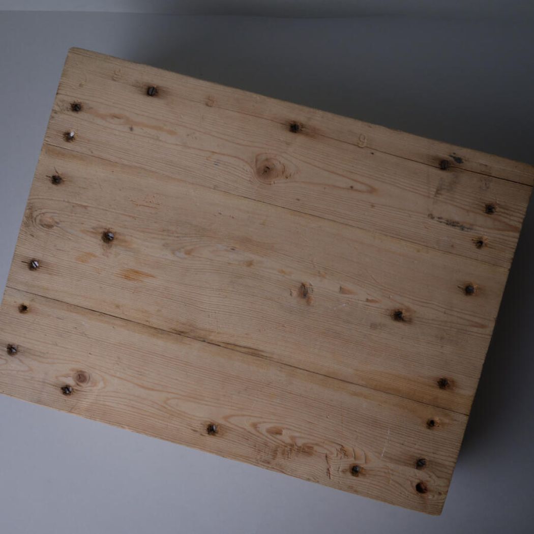 Lys Træbakke med to Rum 9