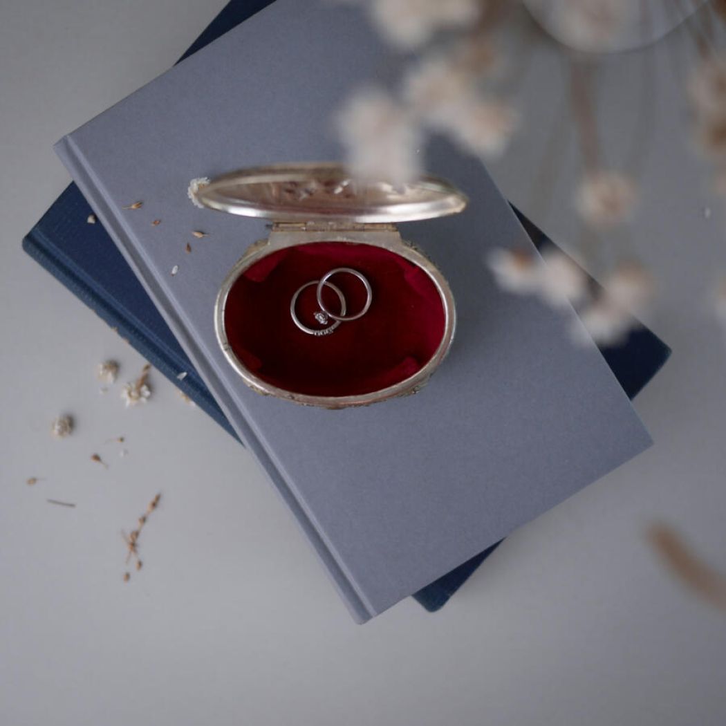 Lille Metal Smykkeskrin med Eventyrligt Motiv 1