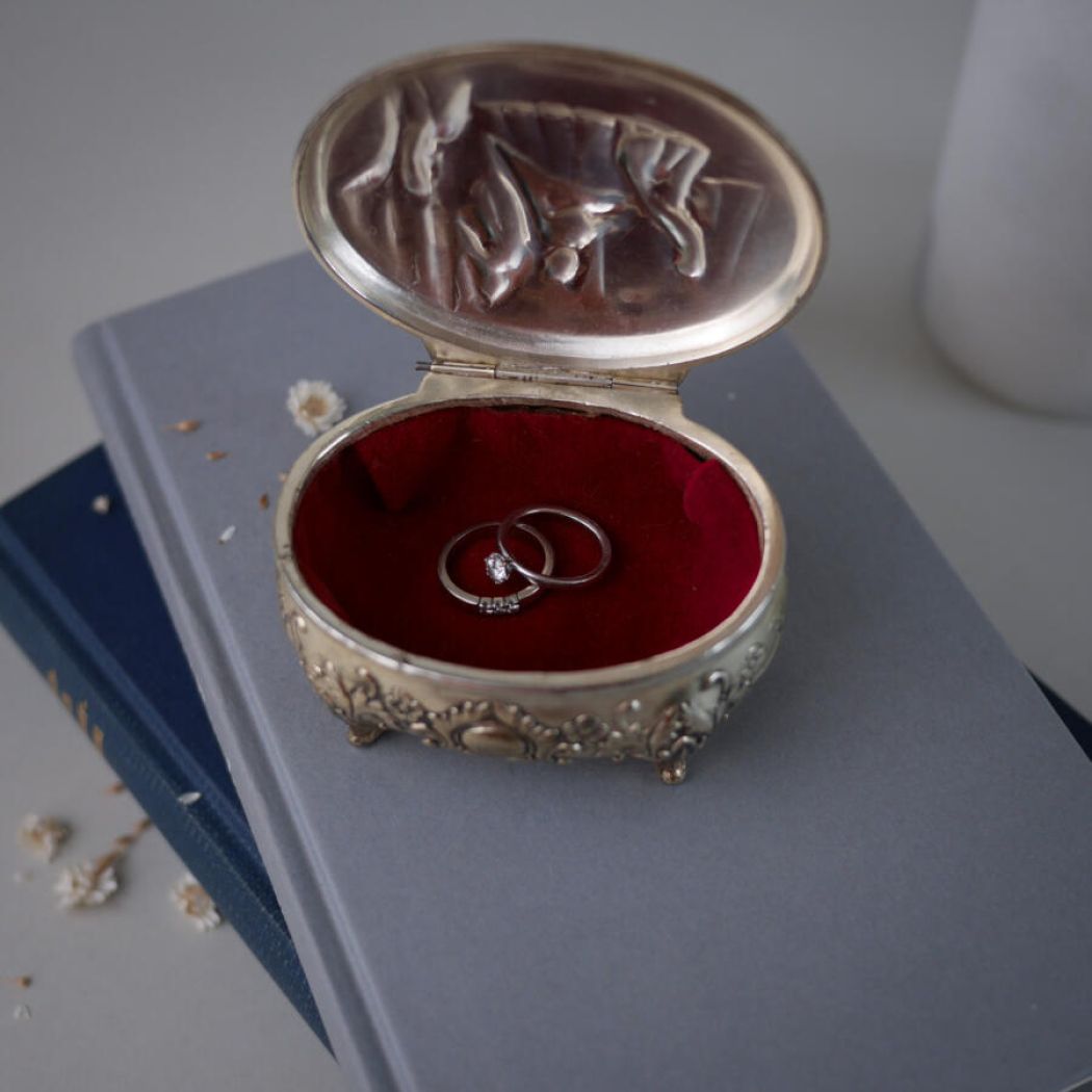 Lille Metal Smykkeskrin med Eventyrligt Motiv 2