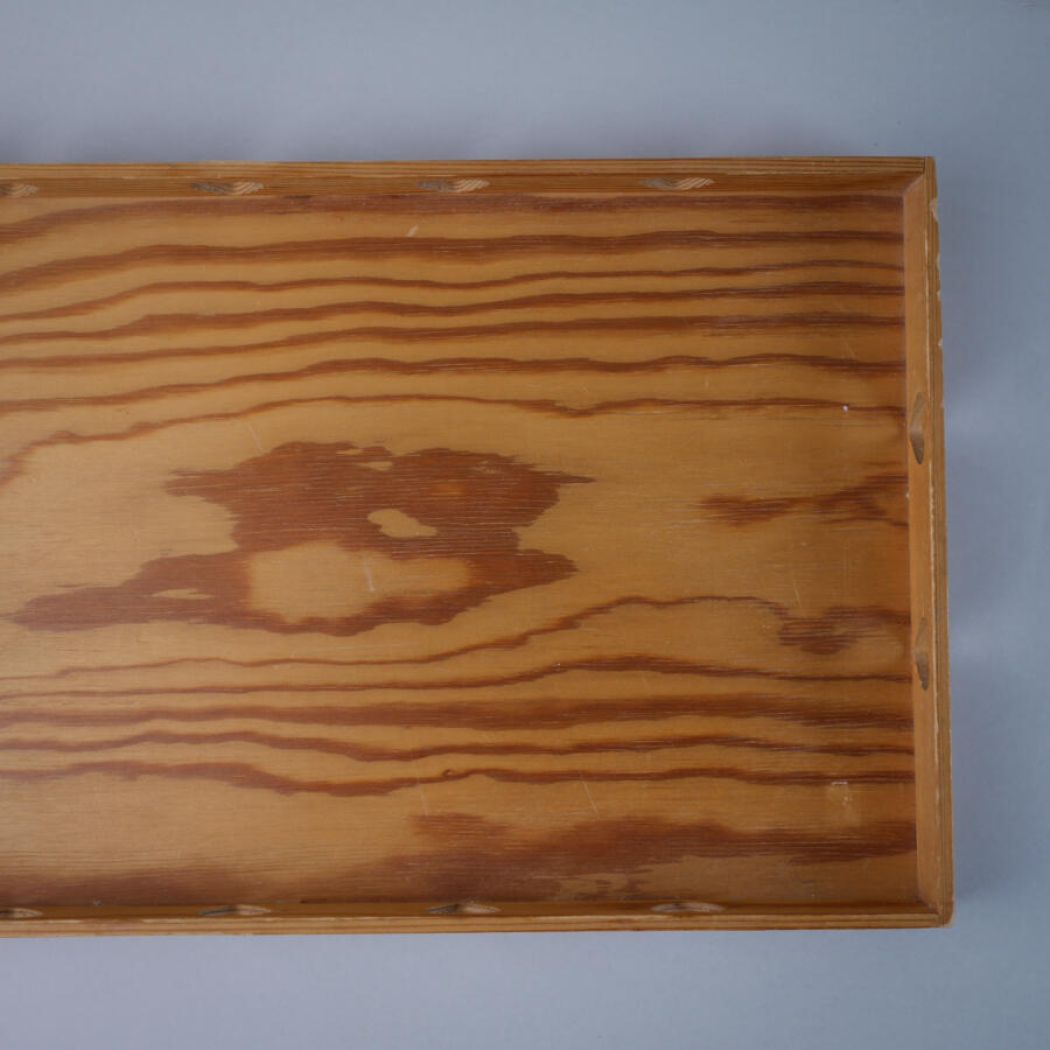 Træbakke med Hjerteudskæringer 3