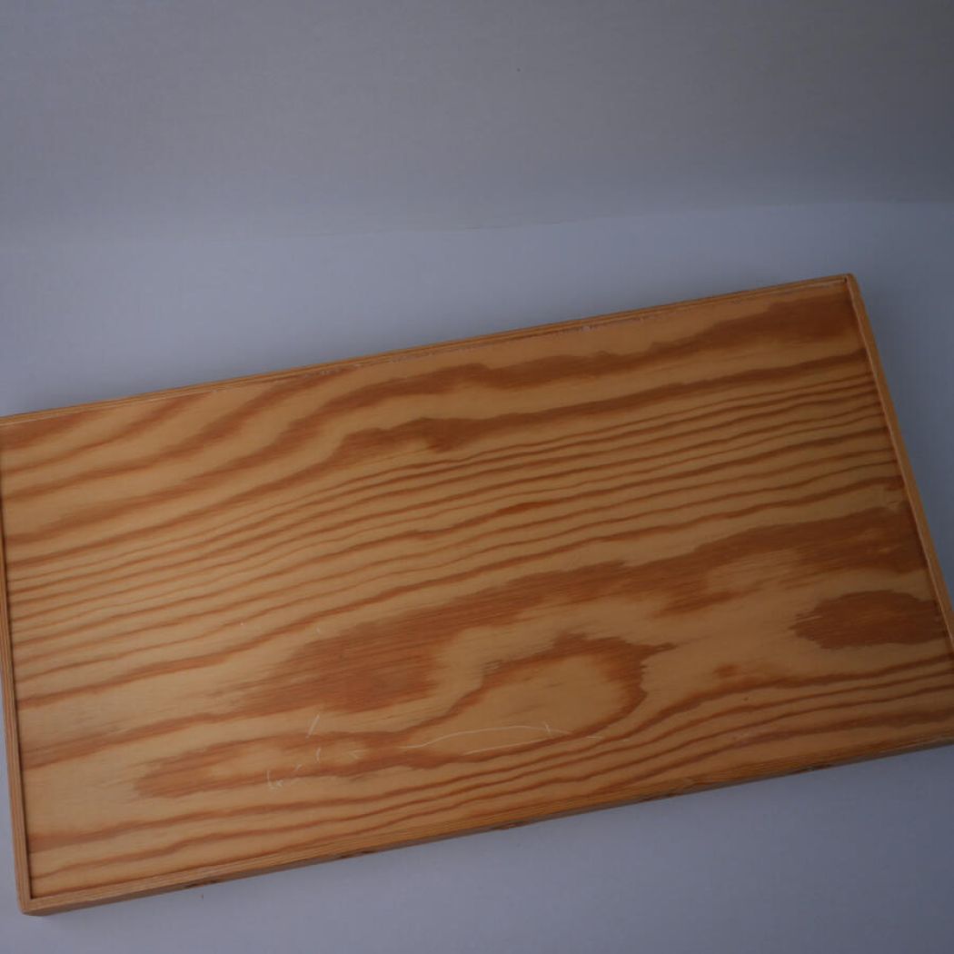 Træbakke med Hjerteudskæringer 6