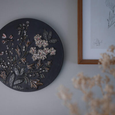 Stort Rundt Relief med Blomster