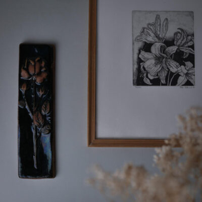 Aflangt Grønt Relief med Blomst