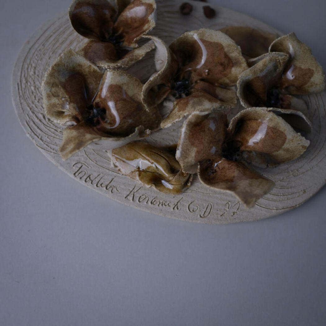 Beige Relief med Blomster 2