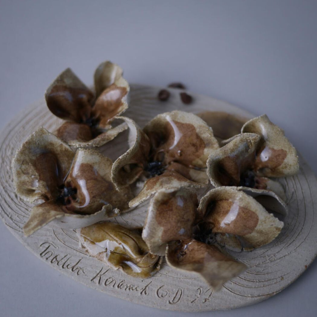 Beige Relief med Blomster 3