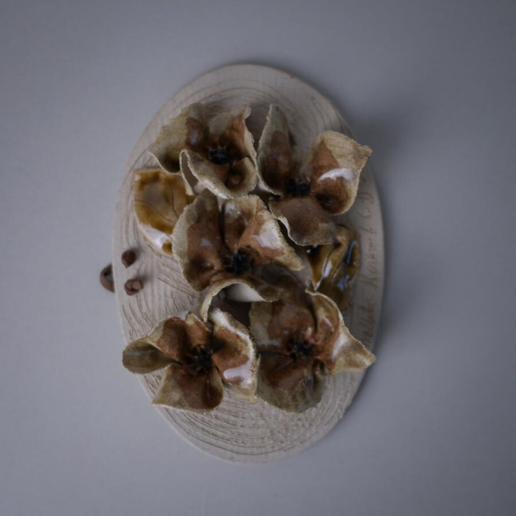 Beige Relief med Blomster 4