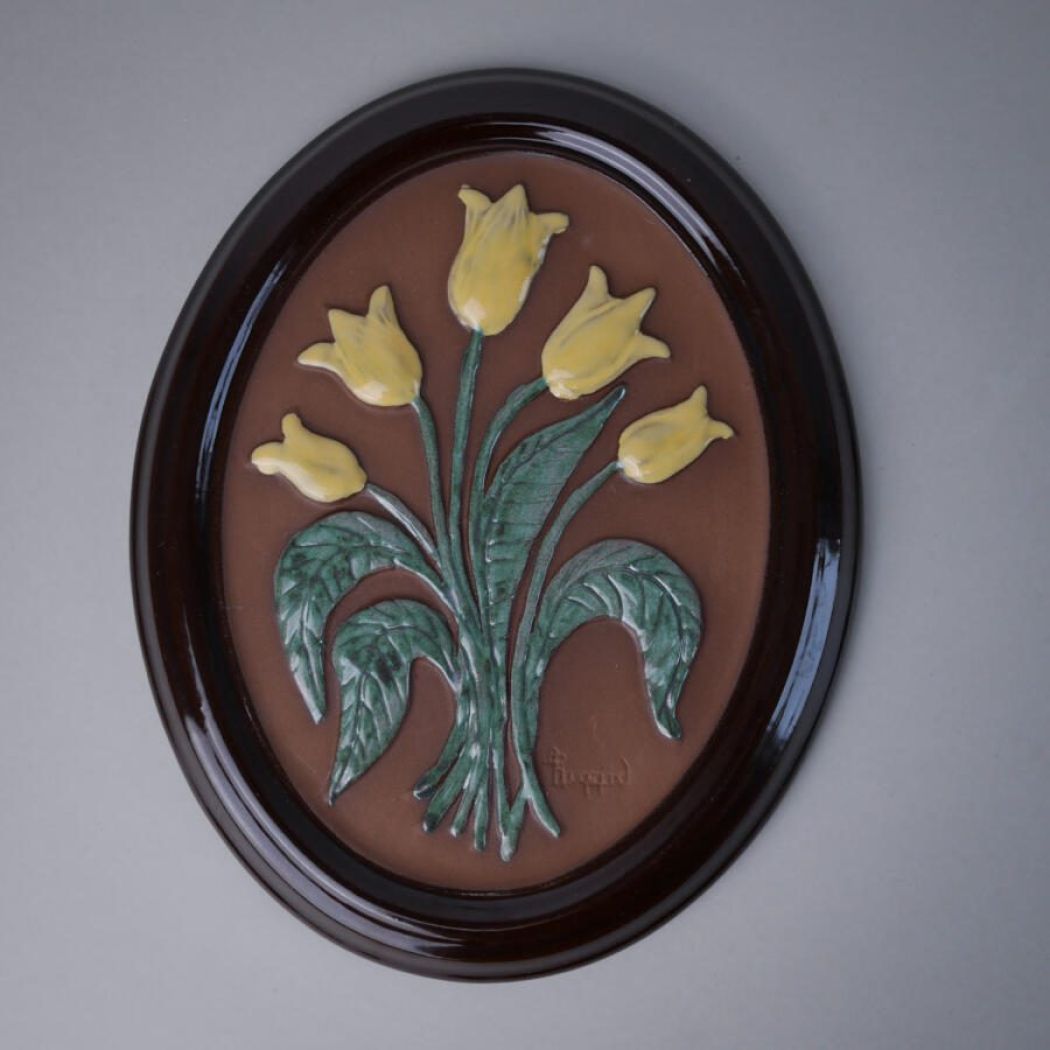 Ovalt Relief med Brun Ramme & Gule Blomster 1
