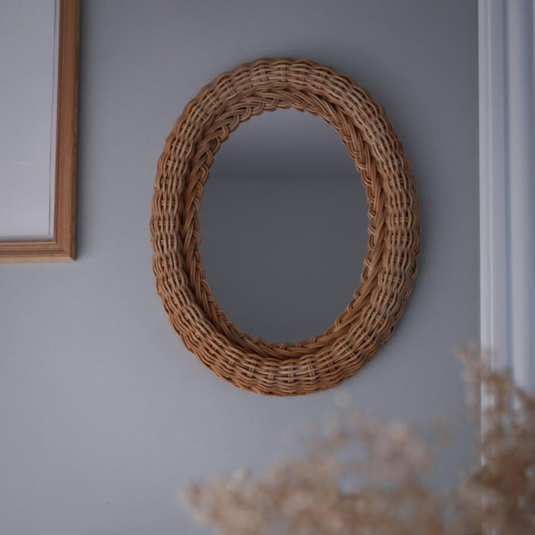 Lille Spejl med Flettet Ramme