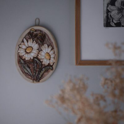 Ovalt Relief med Store Blomster