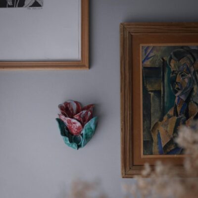 Rød Blomst til Væggen