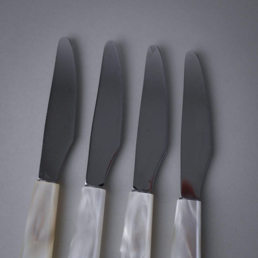 Smørknive med Perlemorsskafter, 4 stk. 4