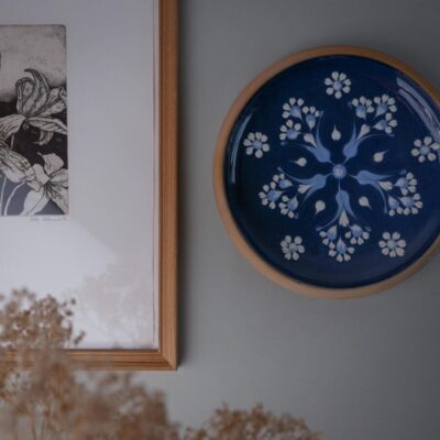 Blå Vintage Platte med Hvide Blomster