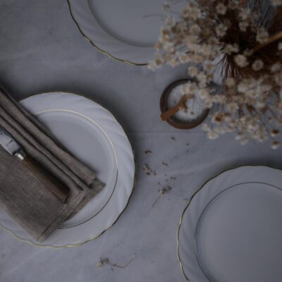 Hvide Middagstallerkner med Swirl & Guldkant, 8 stk.