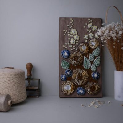 Højt Relief med Blomstermotiver