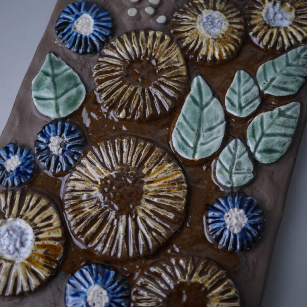 Højt Relief med Blomstermotiver 3