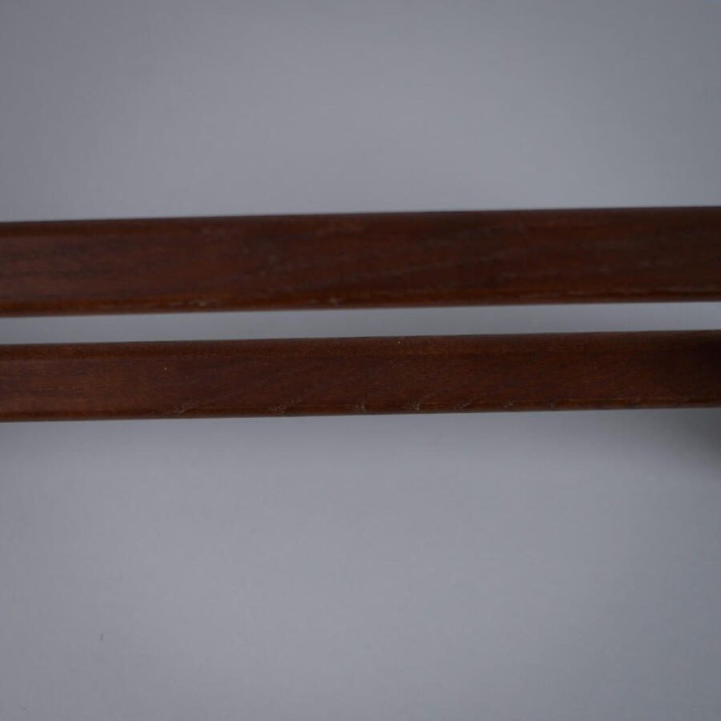 Mørk Håndklædeholder i Egetræ 3