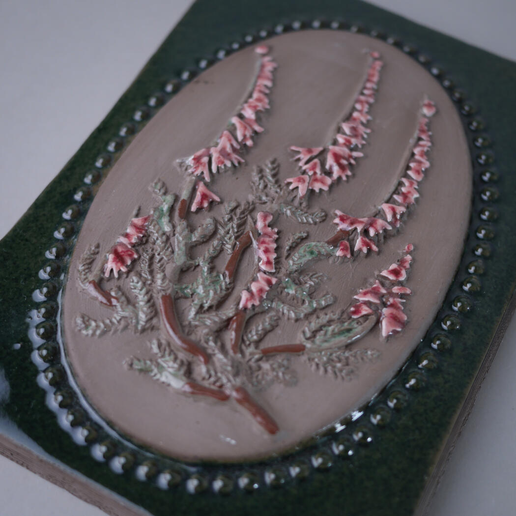 Grønt Relief med Rosa Blomster 2