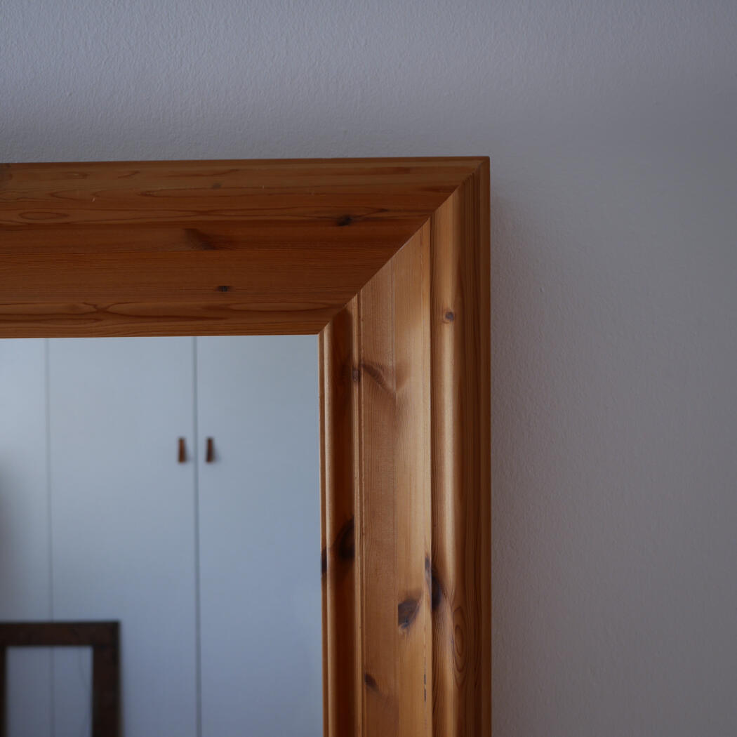 Storslået Træ Spejl med Flotte Udskæringer 1