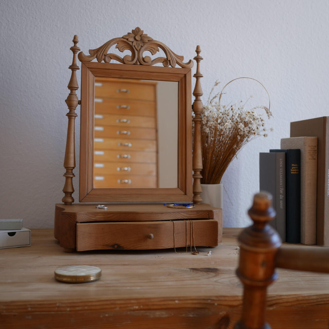 Lille Vintage Træspejl med Skuffe