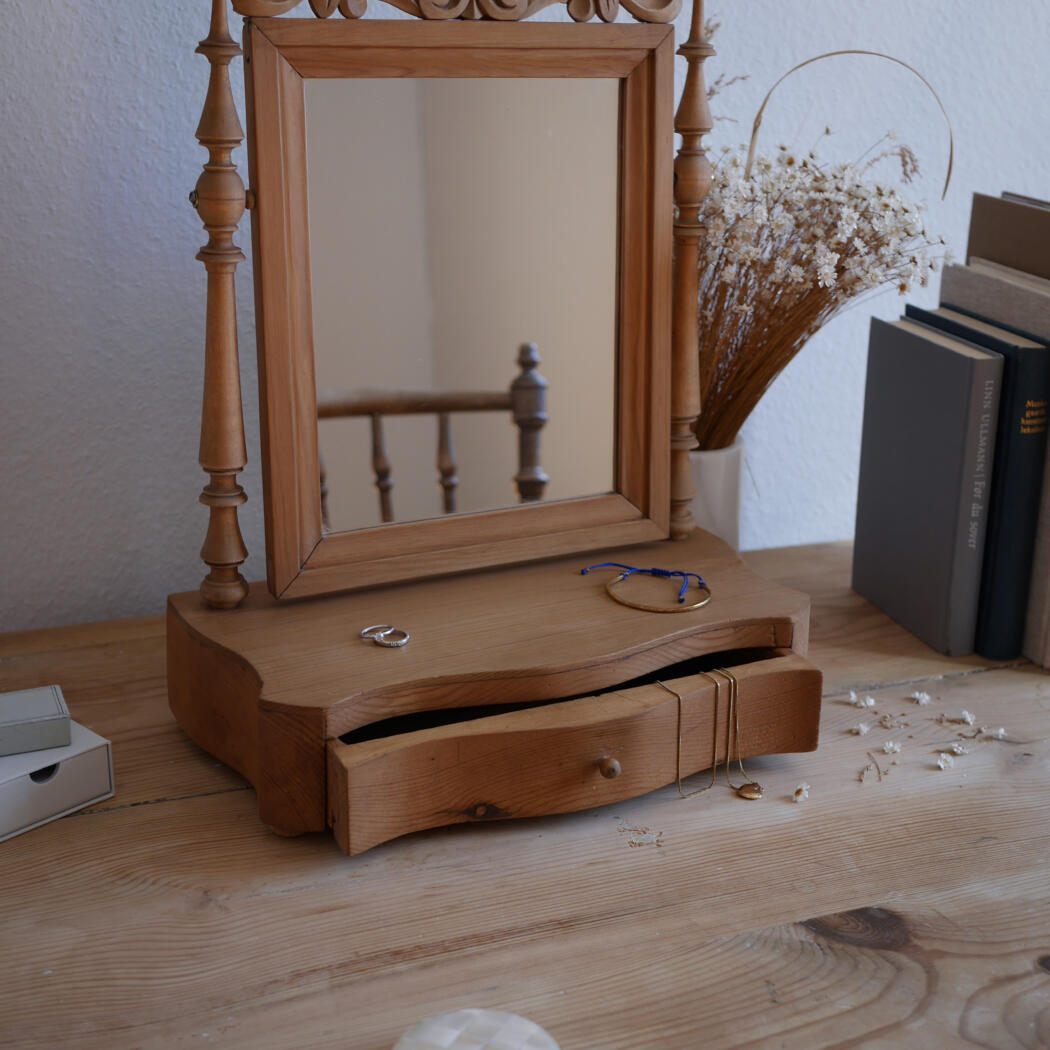 Lille Vintage Træspejl med Skuffe 1
