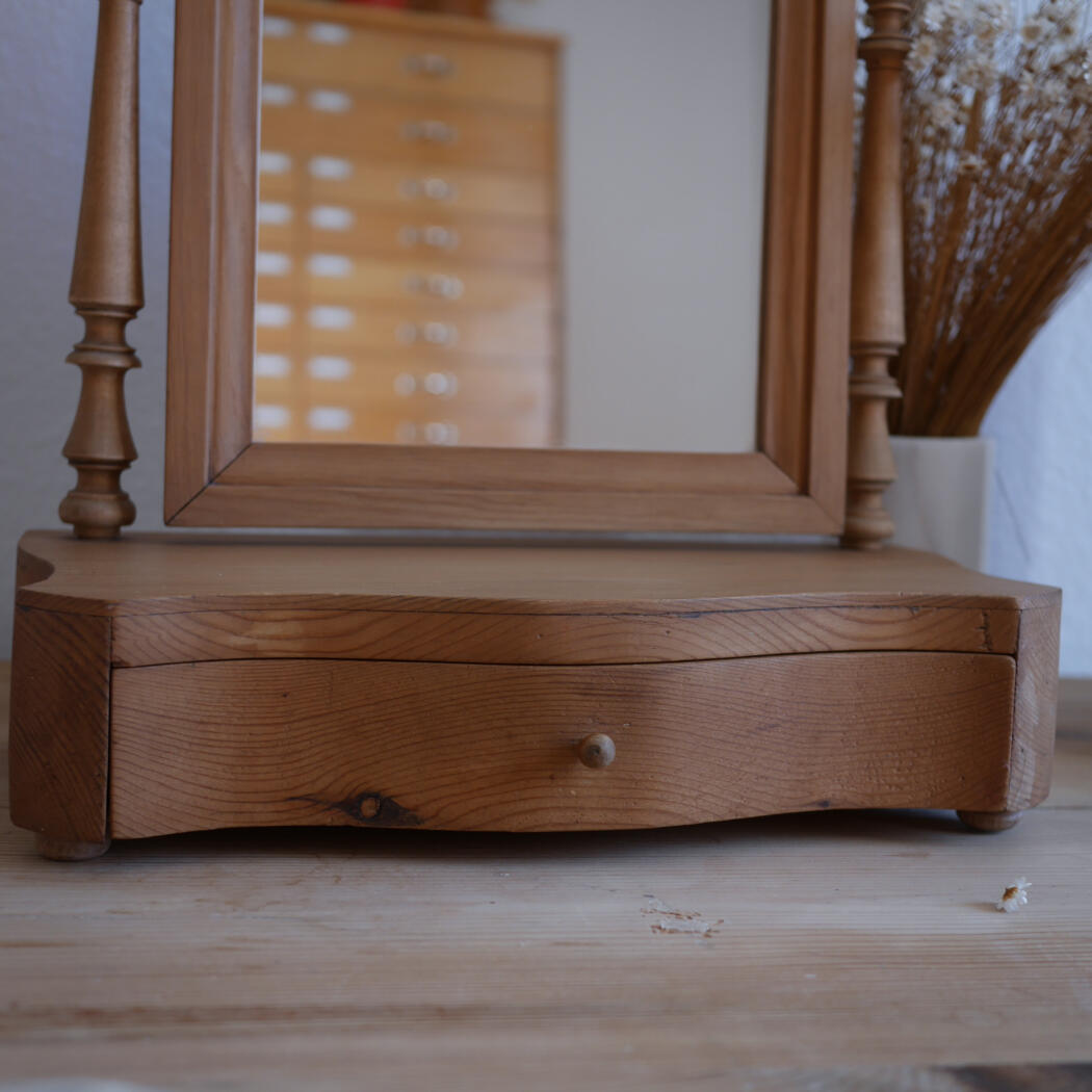 Lille Vintage Træspejl med Skuffe 6