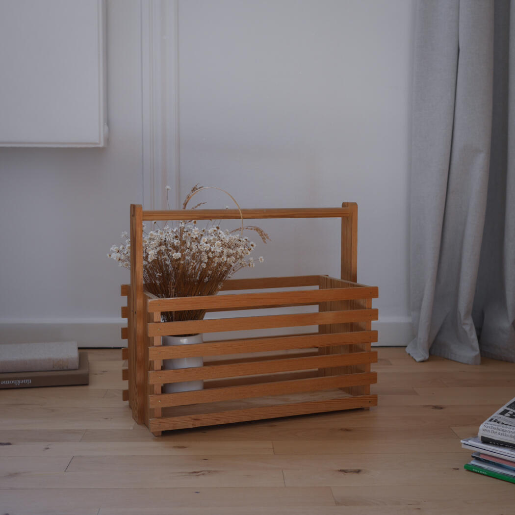 Magasinholder i Træ med Tremmer